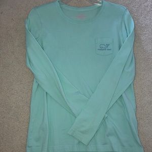 Vineyard vines Christmas tee